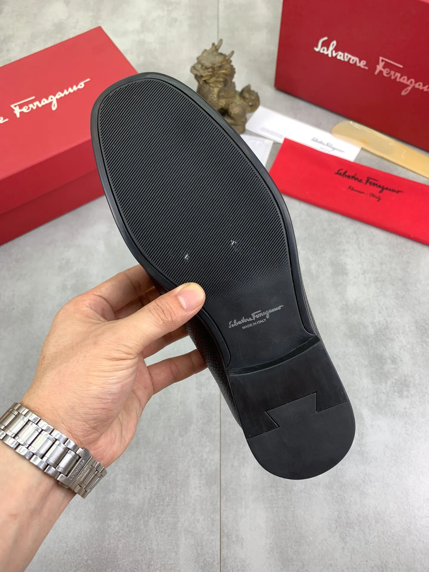 Men's Men's Shoes 💰P460💰[New Style] Water-dyed Niuli 🆘[Salvatore Ferragamo] Ferragamo's latest casual business leather shoes for men! Available at counters simultaneously! The fabric is made of specially imported original calfskin, and the interior is made of imported water-dyed cowhide. It is absolutely luxurious and leads the fashion trend. Matching code: 38-45; 3⃣️ colors available
